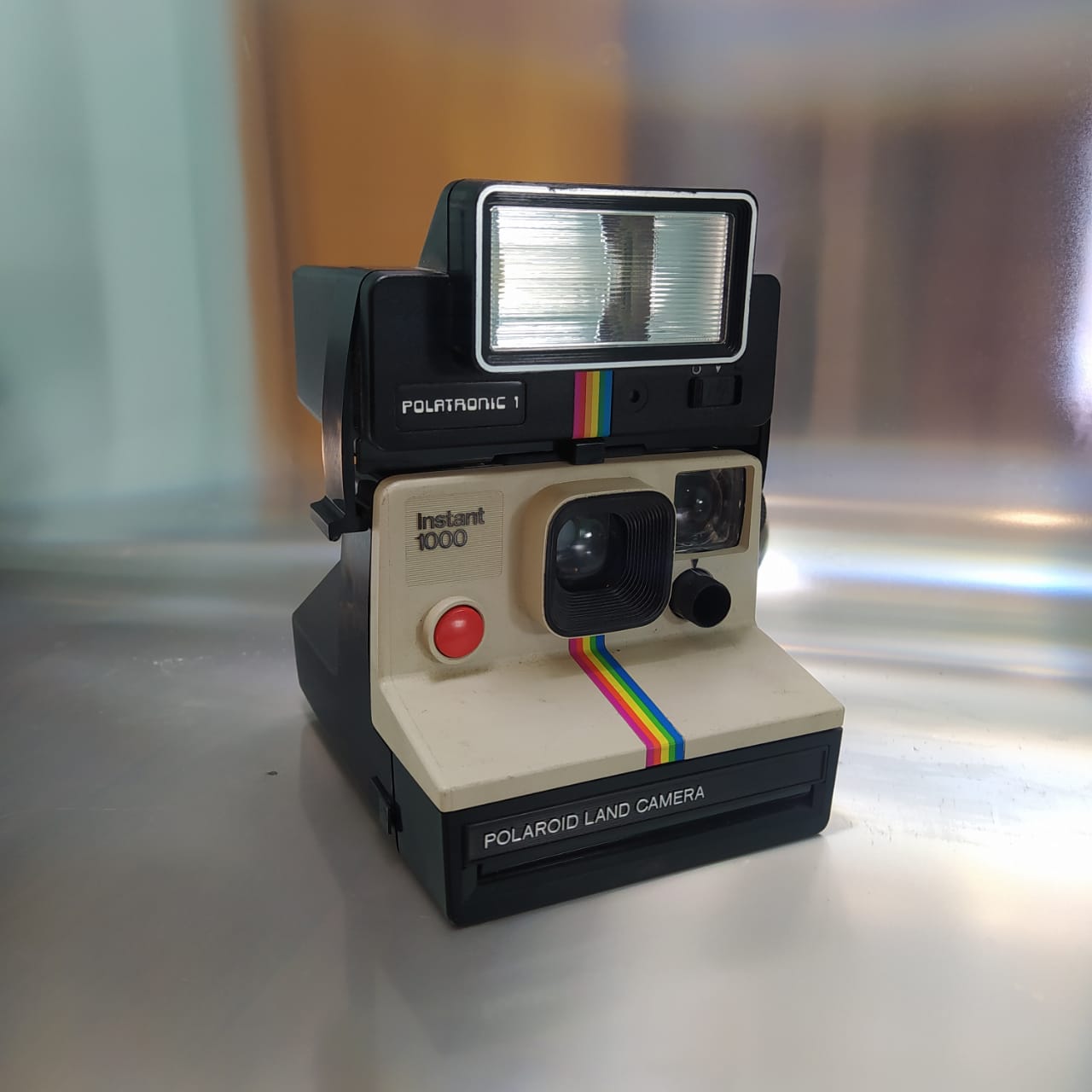 Cámara instantánea Polaroid modelo 1000 con flash Polatronic 1