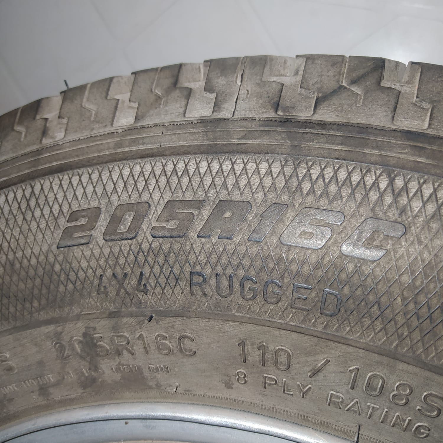 RUEDA COMPLETA CAMIONETA 205R16C